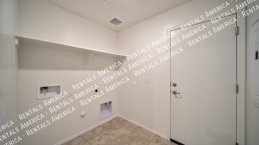 Building Photo - 7936 S Golden Bell Dr