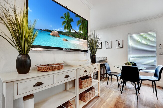 Building Photo - 311 SE 3rd Ave