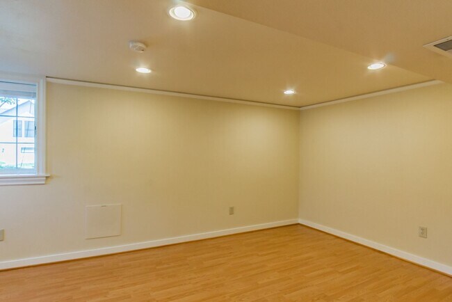 Building Photo - 5bd/4ba Seattle Home