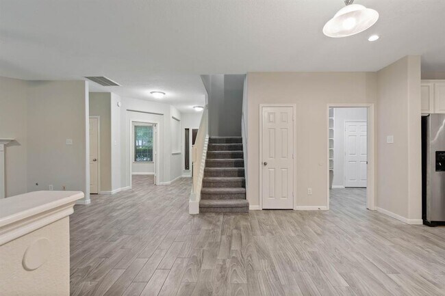 Building Photo - 18 N Queenscliff Cir