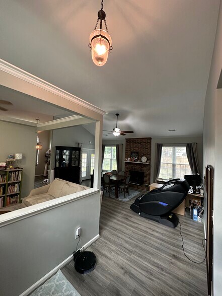 Front Entrance - 121 Candleberry Cir