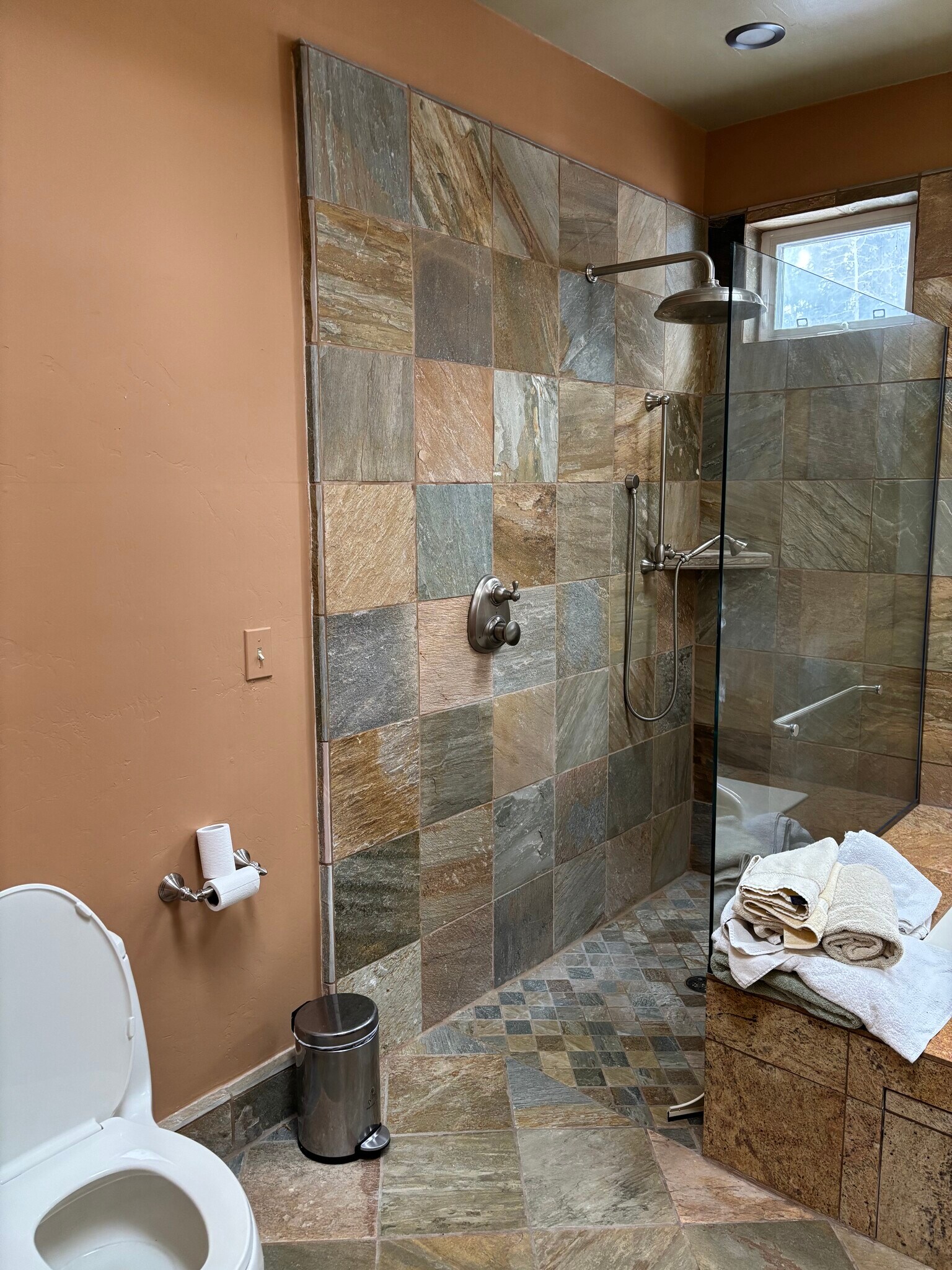 Building Photo - 703 Brown Dr