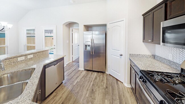 Building Photo - 812 Mockingbird St