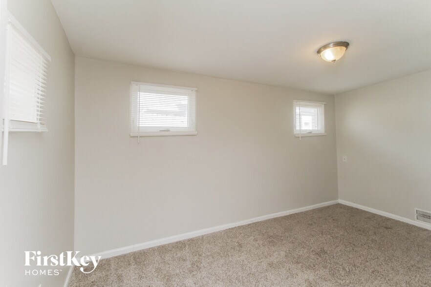 Building Photo - 515 Columbia St