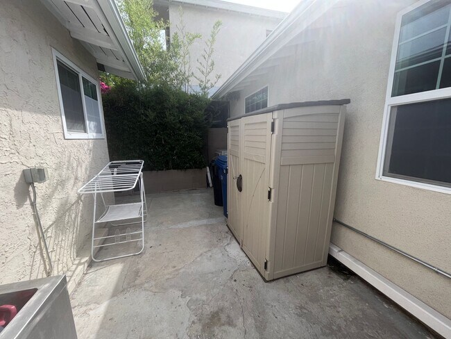 Building Photo - 3332 Thorpe Ave