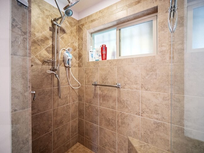 Building Photo - Fully Furnished 3 bedroom/3 bathroom North Spokane Home