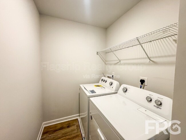 Building Photo - 1313 Riverstone Dr