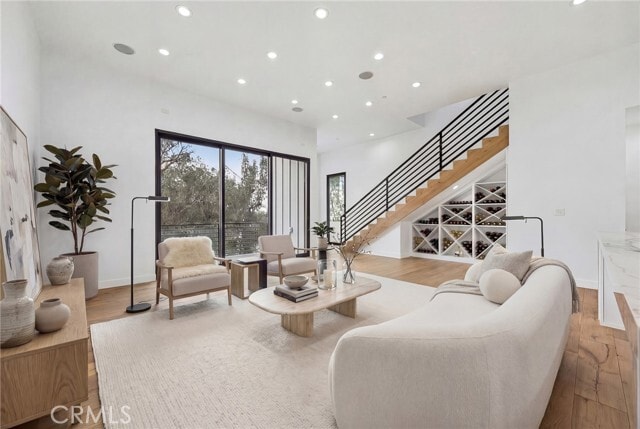 Building Photo - 6565 Pickwick St