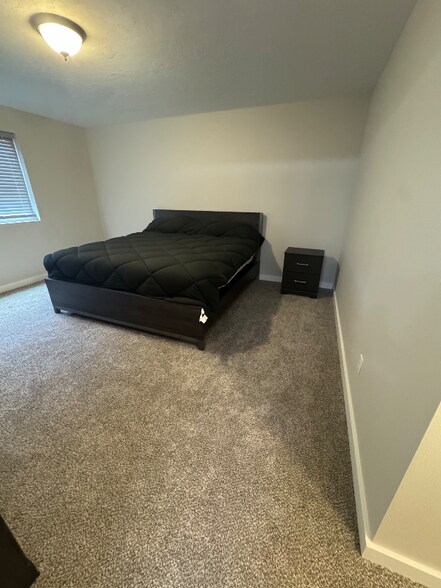 Building Photo - 427 SE Inlet Ave