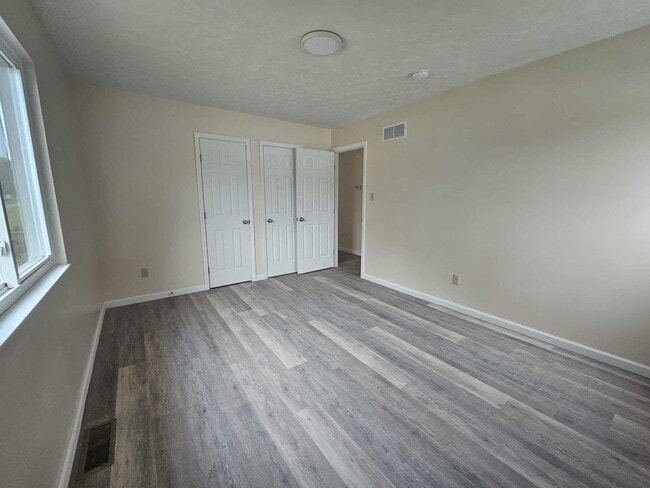 Building Photo - Ravenna 2-bedroom 1 bath Duplex