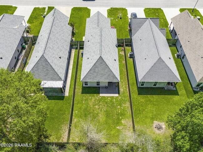 Building Photo - 319 Harvest Ln