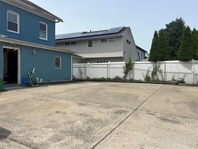 Building Photo - 88 Samsondale Ave