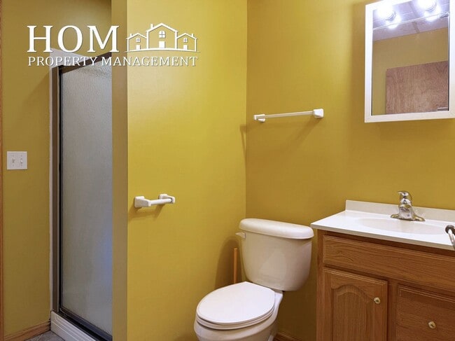 Building Photo - 3BR/2BA Townhome Available 9/1