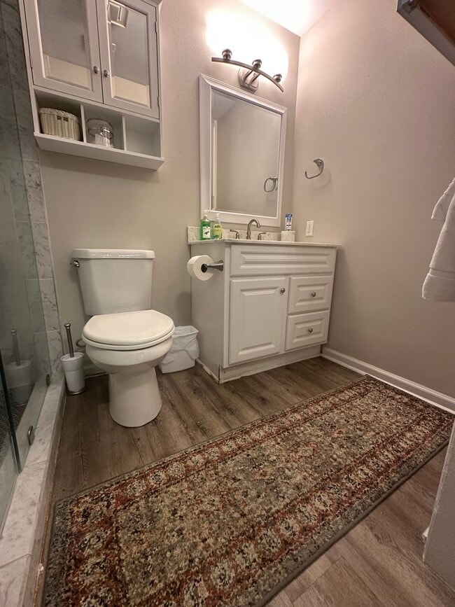 Building Photo - MOVE IN PROMO!!! ONE MONTH FREE --- Beautiful Condo walking distance to Grand Boulevard!