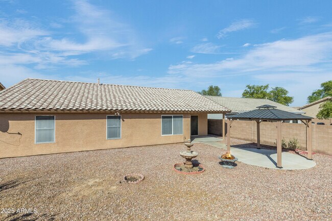 Building Photo - 909 E Harwell Rd