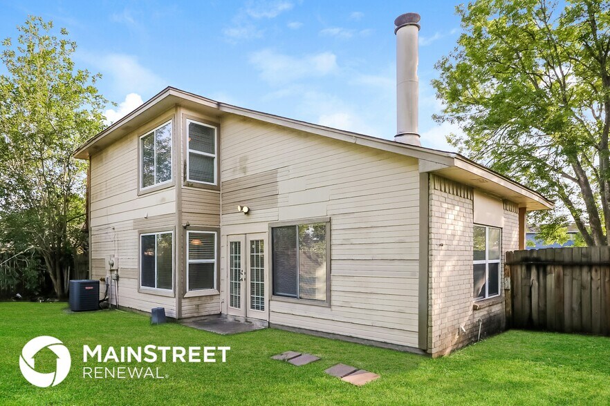 Building Photo - 15703 Baybriar Dr