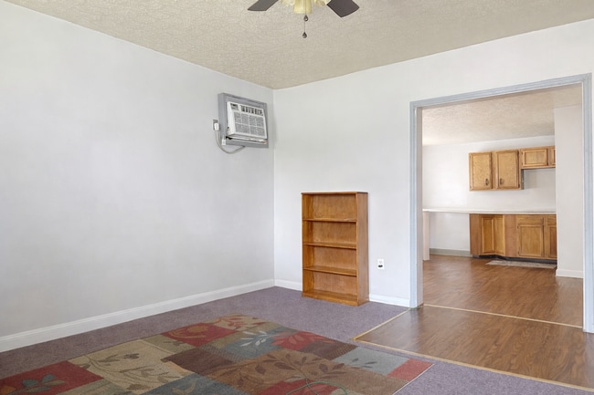 Building Photo - 606 5th St