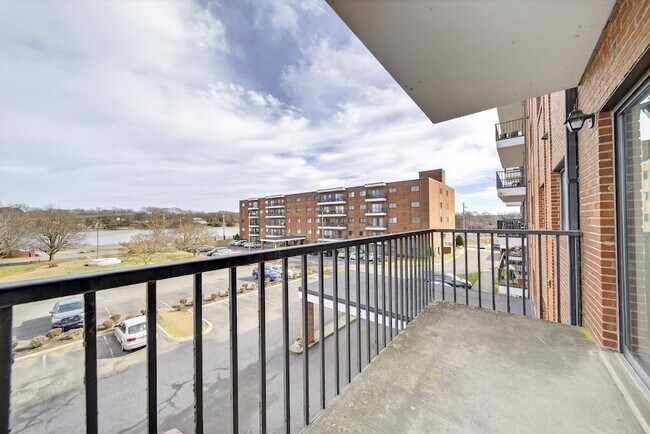 Building Photo - 200 Sanders Ferry Rd