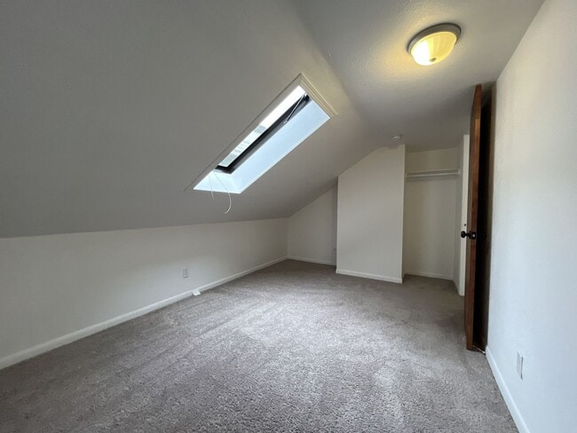 Building Photo - Large NW Portland Home Near Shops & Restaurants with Finished Basement & Bay Windows