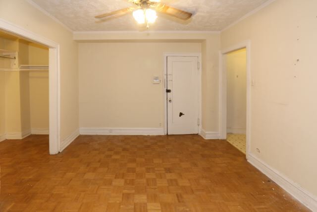 Building Photo - 653 W Belmont Ave