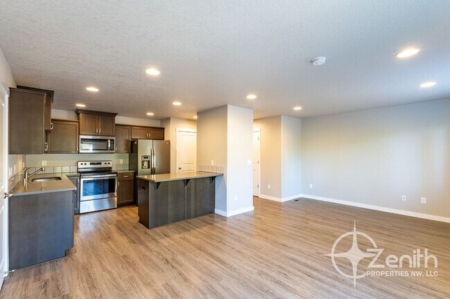 Building Photo - 7415 NE 136th Ave