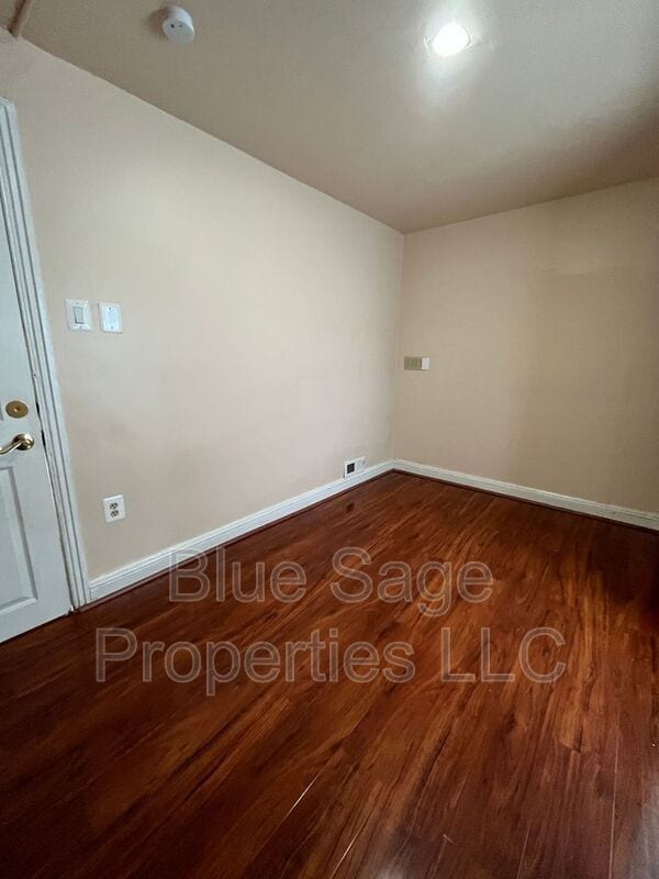 Building Photo - 17 S Church Ln