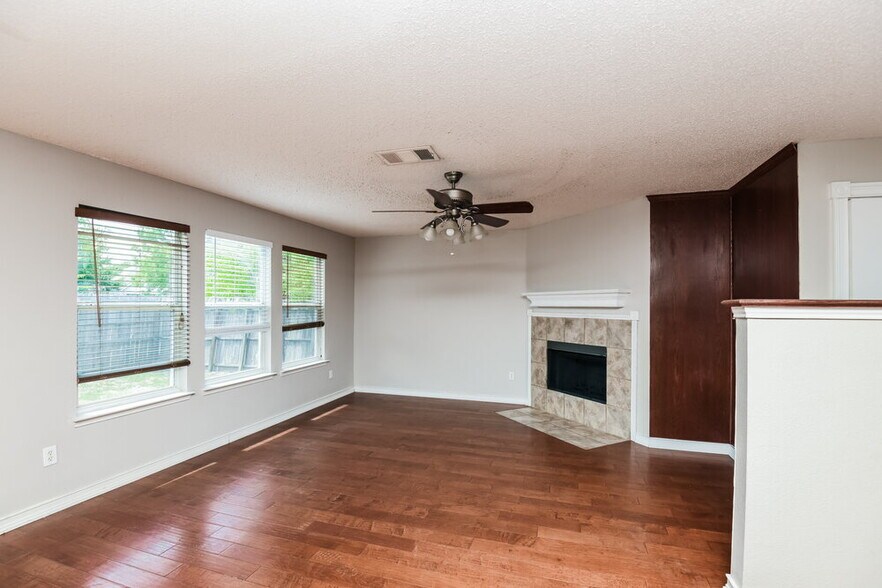 Building Photo - 3500 Bandera Ranch Rd