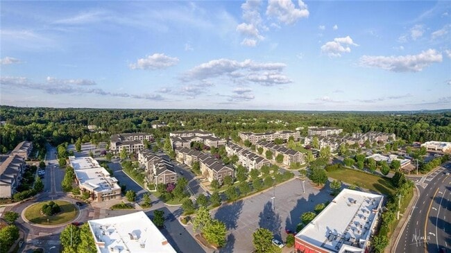 Building Photo - 2600 Holcomb Bridge Rd