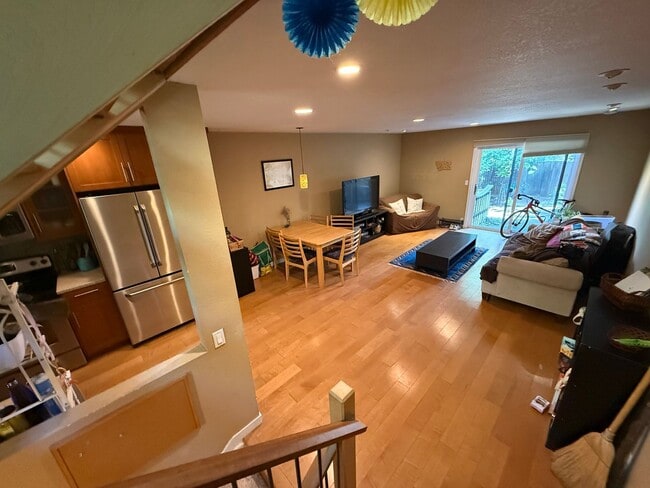 Building Photo - 3 Bedrooms!! 3 Baths!!