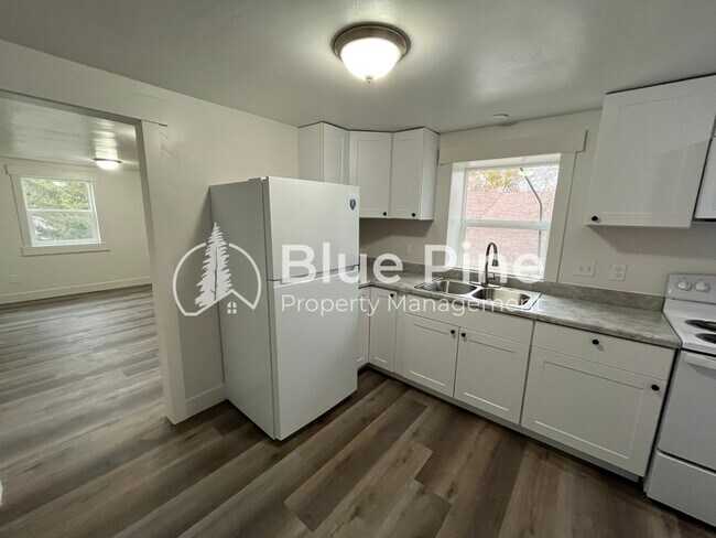 Building Photo - 1288 Lake Ave