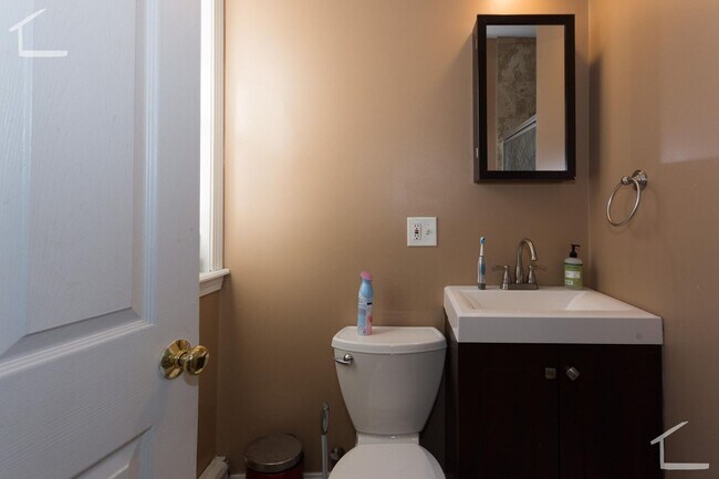 Building Photo - ALLSTON - 5 bed 2 bath - 9/1/26