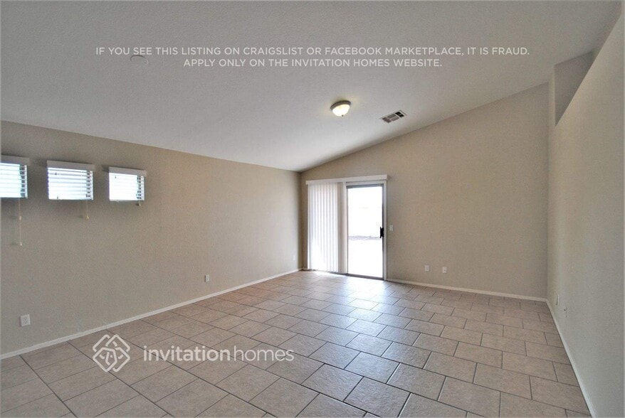 Building Photo - 1660 S Silver Dr