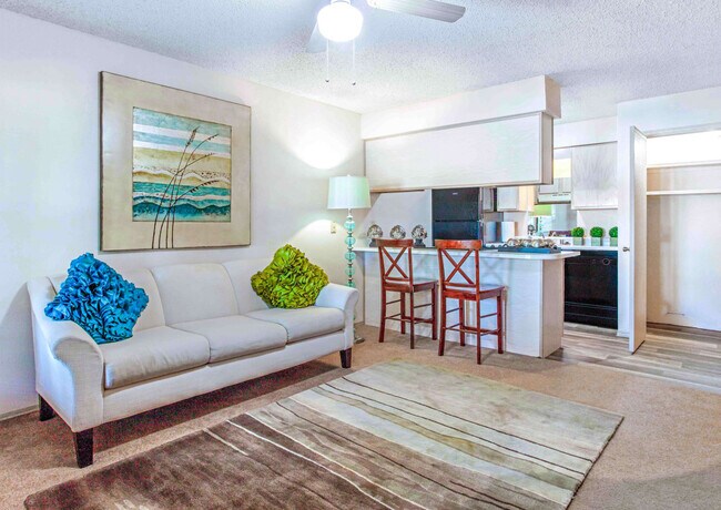 Building Photo - 501 Par Dr