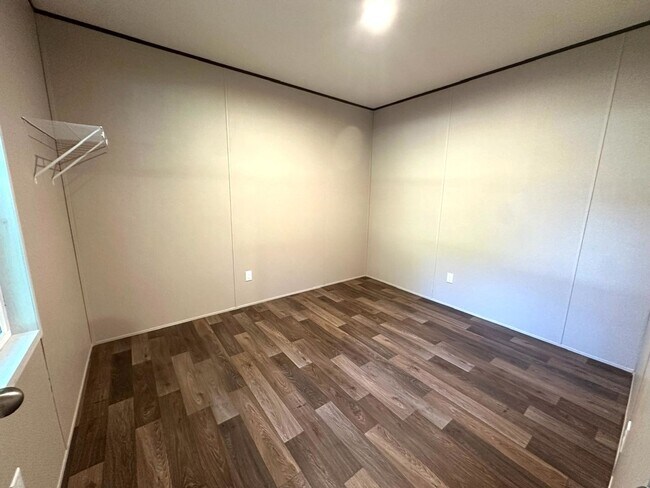 Building Photo - Brand new Efficiency 1 BR mobile home with large bonus room