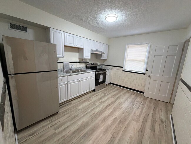 Building Photo - 3004 Capehart Dr