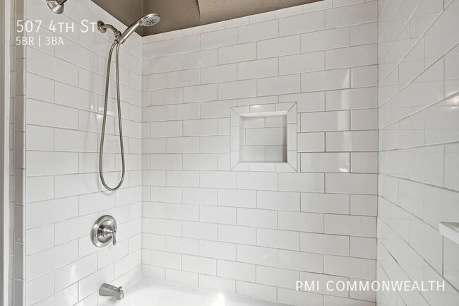 Building Photo - 507 4th St