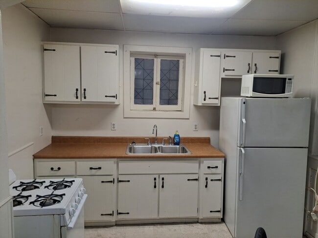 Building Photo - 5918 Arendes Dr