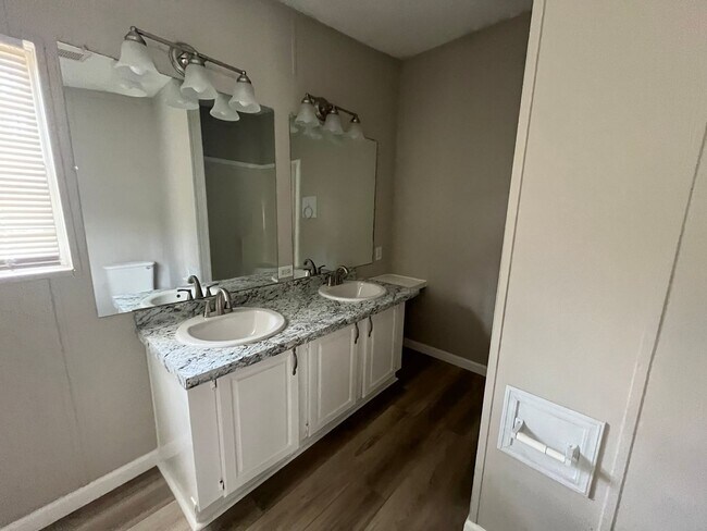 Building Photo - NO SECURITY DEPOSIT SPECIAL! Three Bedroom Home on 5 Acres in Guyton