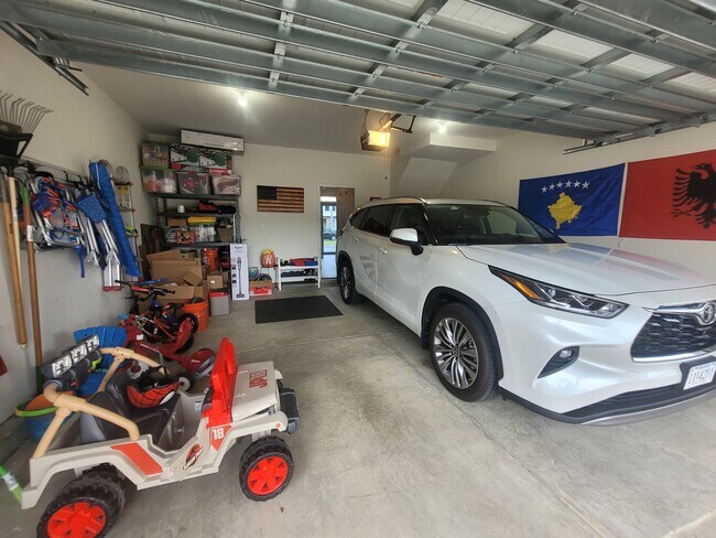 Building Photo - Huntington Pointe