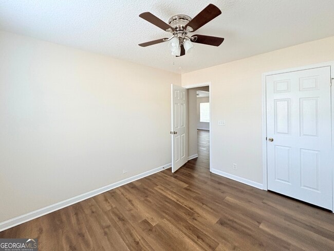 Building Photo - 102 Lake Victoria Dr