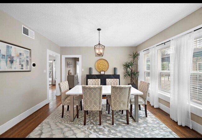 Building Photo - 1629 Castle Ct