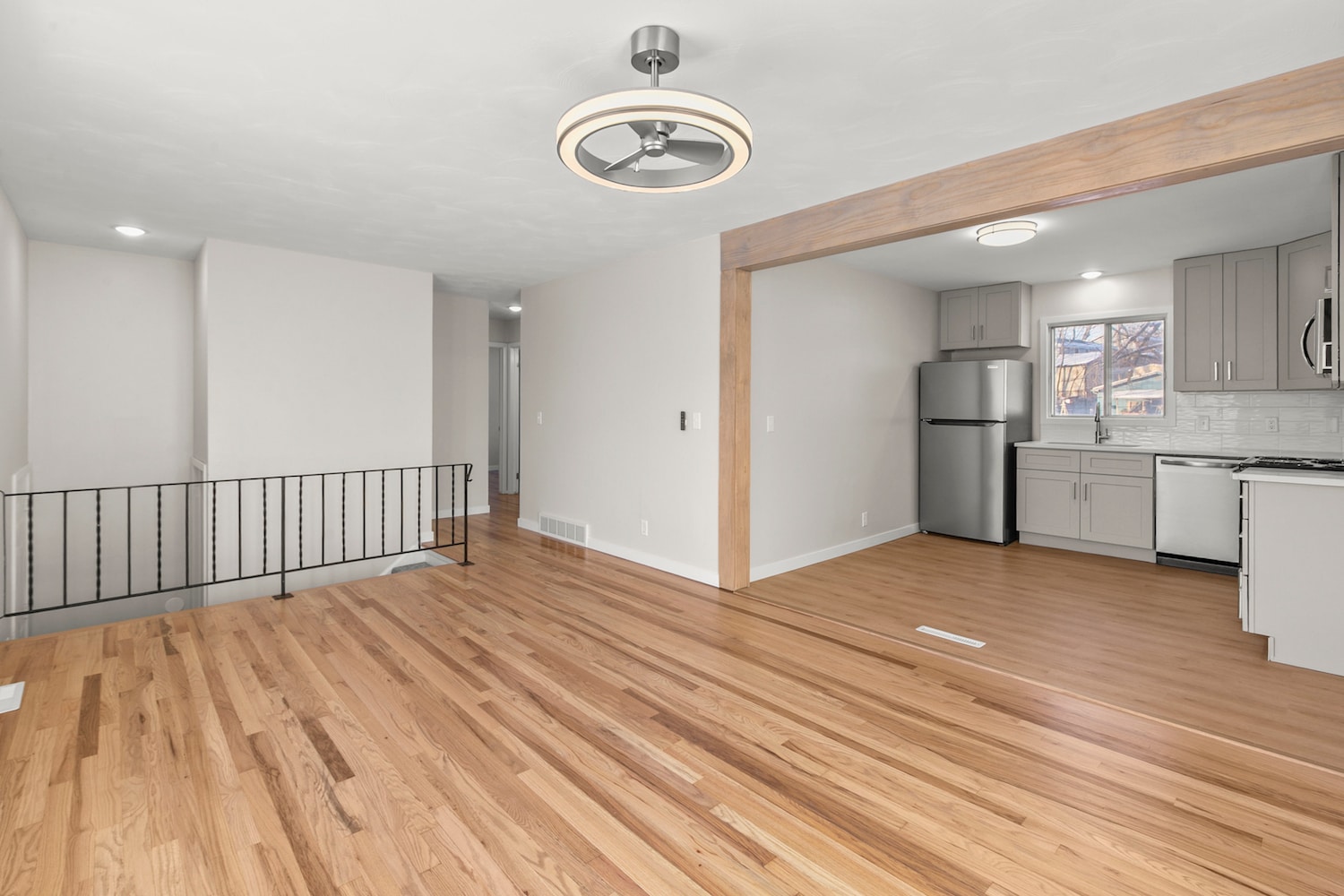 Open Concept - 4622 Parkview Dr