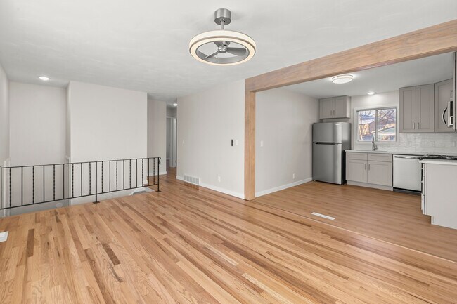 Open Concept - 4622 Parkview Dr