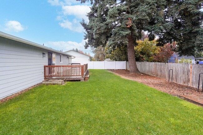 Building Photo - Living & Family Room! Freshly updated!