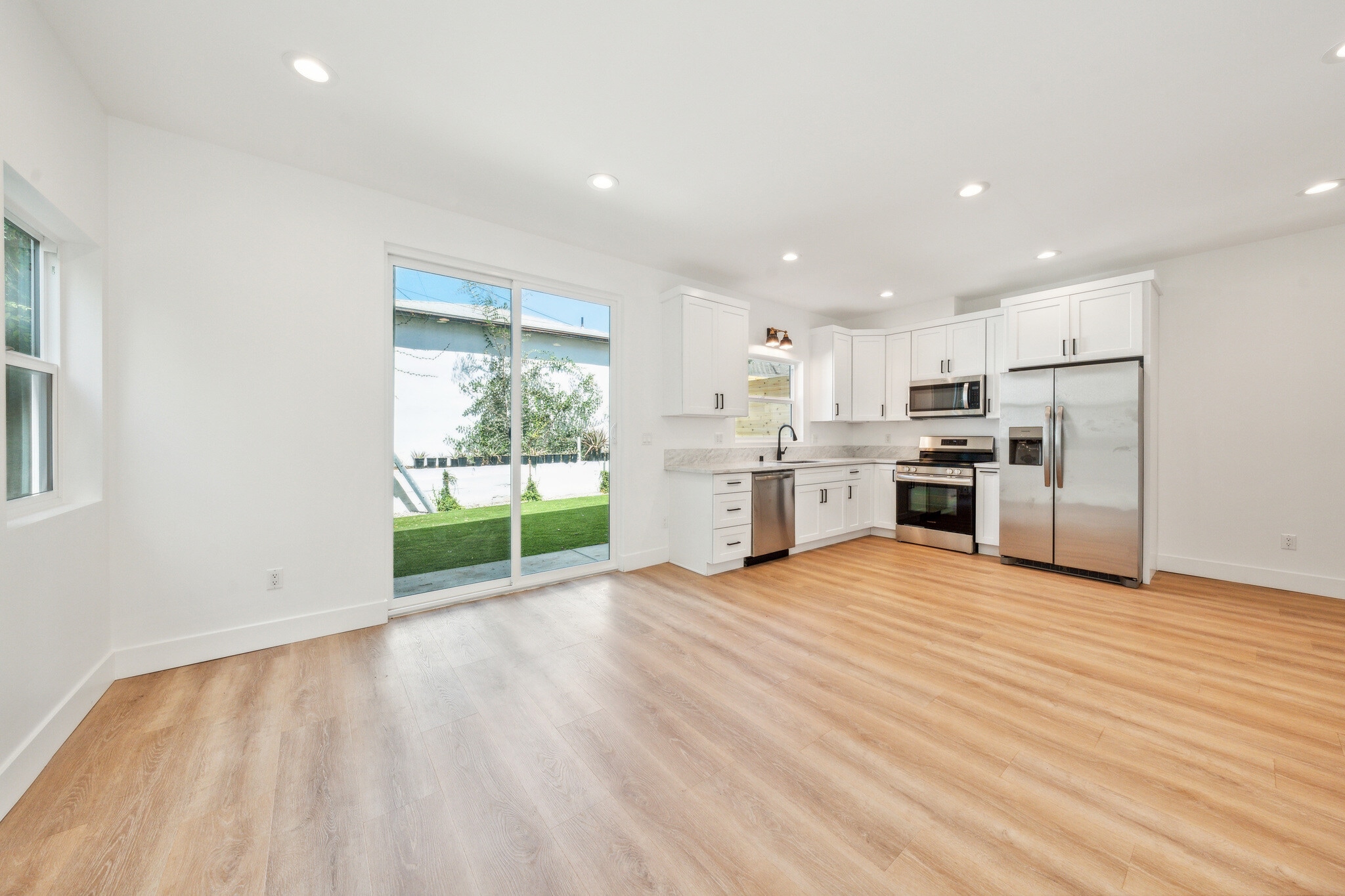 Building Photo - 6009 W 85th Pl