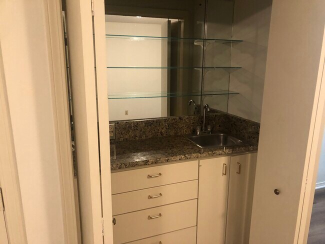 Building Photo - 412 Hampton Ct