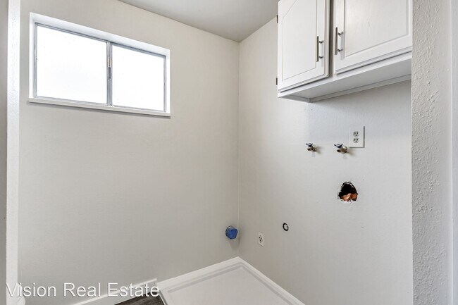 Building Photo - 111 S 1000 E St