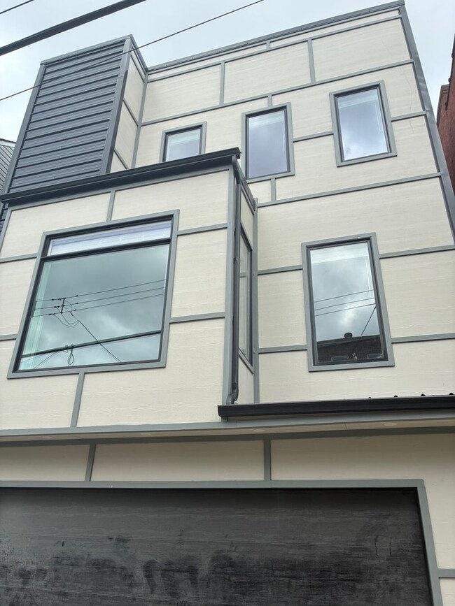 Primary Photo - Extravagant New Construction in Polish Hil...