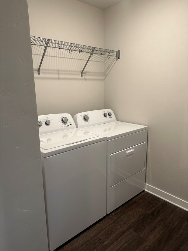 Building Photo - Spacious 3BR/2.5BA Townhome w/ Community Park & Trails – Bend, OR - PENDING APPLICATION