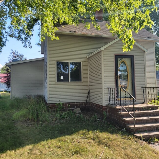 Building Photo - 205 Grape St